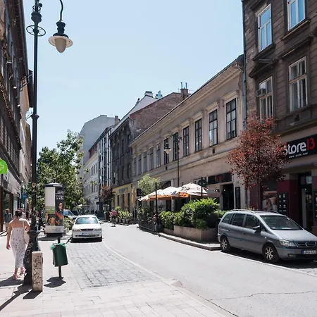 Daire Boutique Blue Gem *